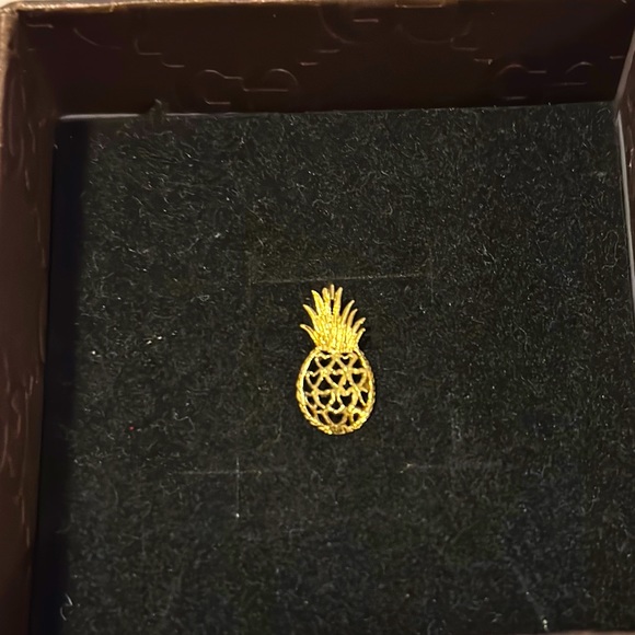 1 Day BIG SALE! 10K Pineapple Pendant - Picture 1 of 4
